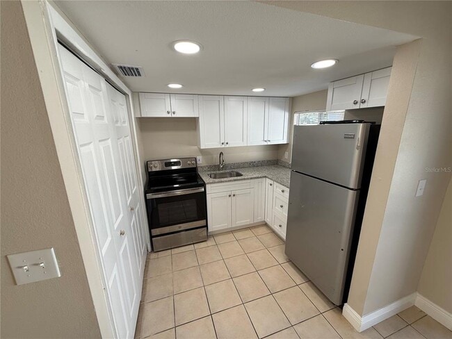 Building Photo - 3007 S Manhattan Ave