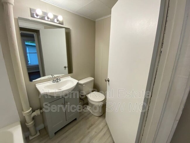 Building Photo - 1224 E Central St