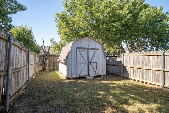 Building Photo - 324 Nita Ln