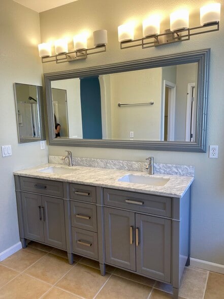 Master Bath - 9525 River Rose Way