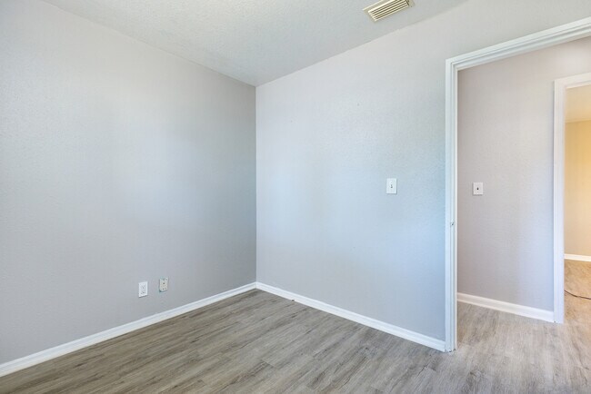 Building Photo - 4717 W Leila Ave