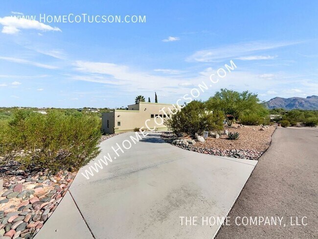 Building Photo - 5661 N Vista Karina Mia