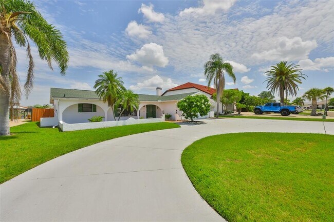 Building Photo - 6422 Lake Sunrise Dr