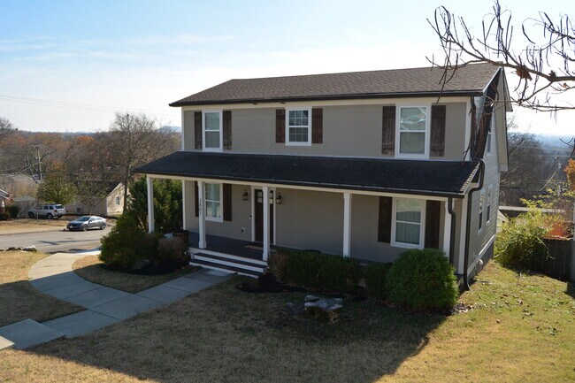 Building Photo - 3801 Lookout Dr