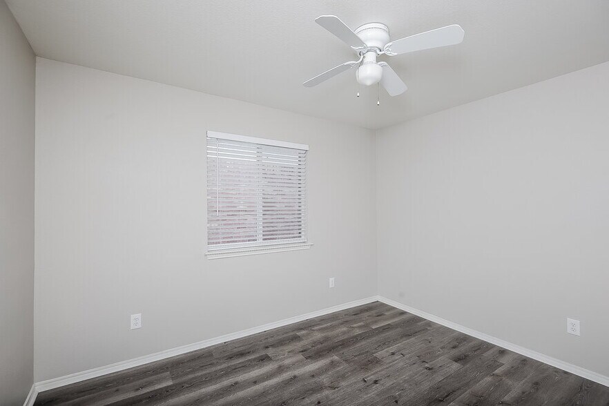 Building Photo - 1410 Post Oak Trail