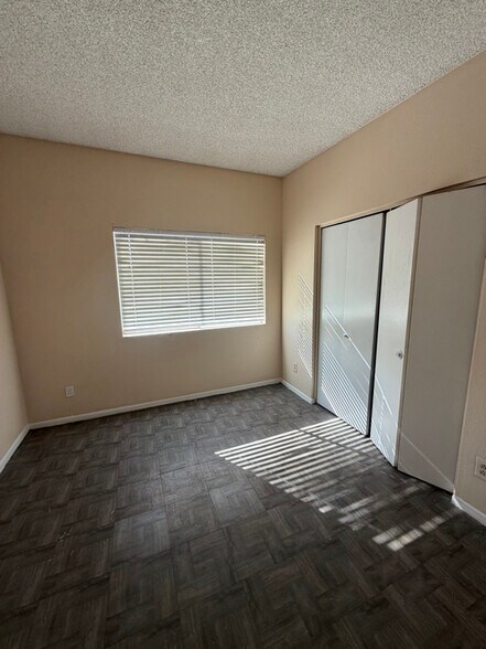 Building Photo - 2826 E Marconi Ave