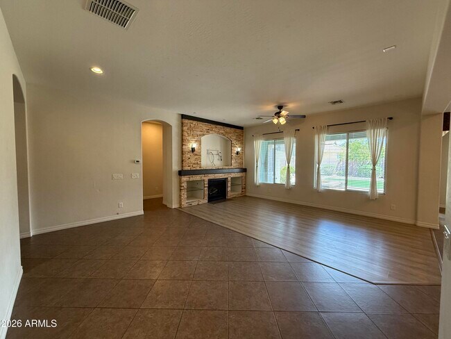 Building Photo - 4045 S Camellia Dr