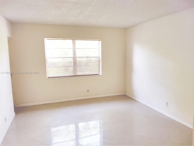Building Photo - 4394 NW 9th Ave
