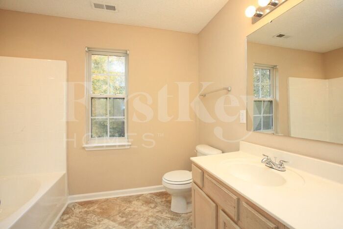 Building Photo - 3817 Sipes Ln
