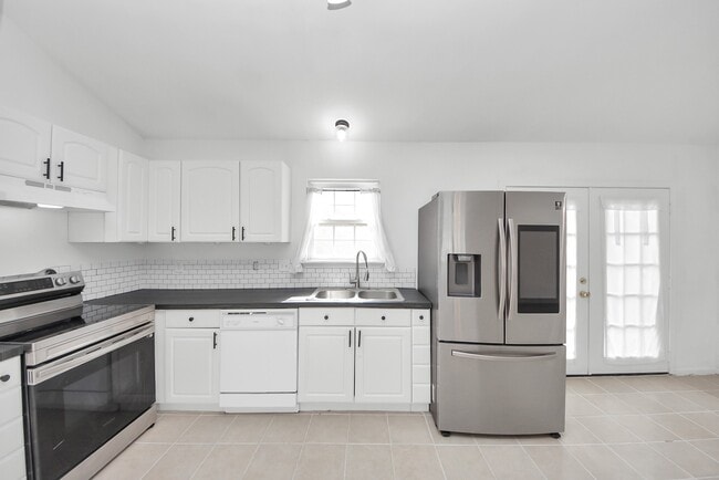 Building Photo - 1610 7th St