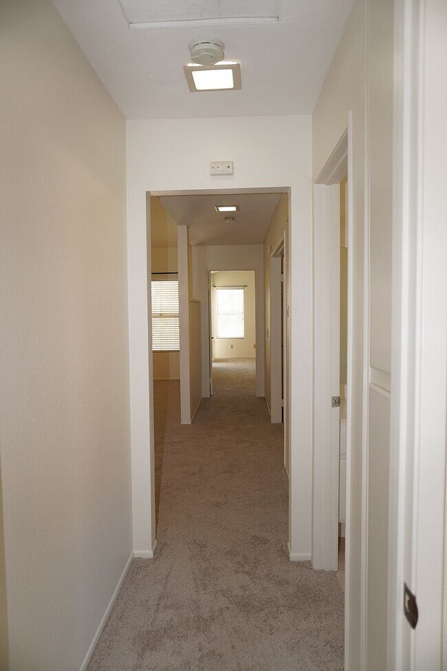 Building Photo - 1366 Fairway Oaks Ave