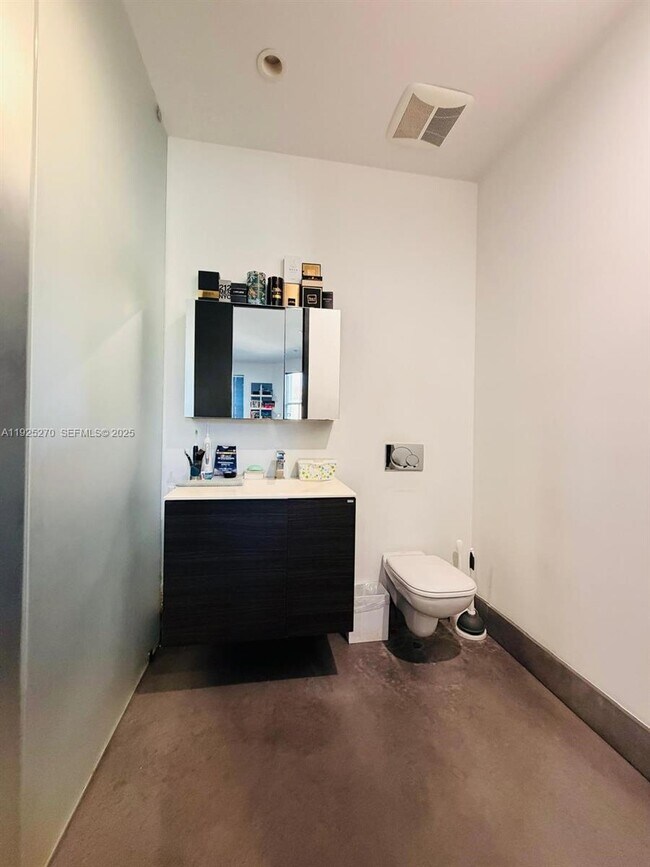 Building Photo - 21025 NE 38th Ave