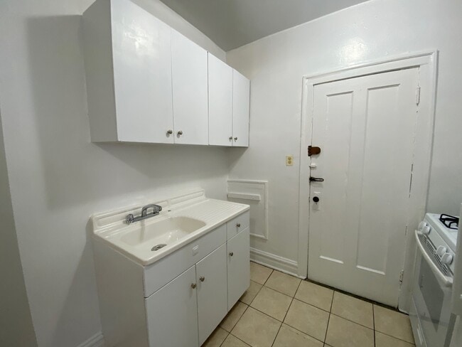 Building Photo - 1525 W Estes Ave