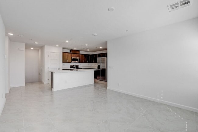 Building Photo - Like New Townhome at Falcon Ridge