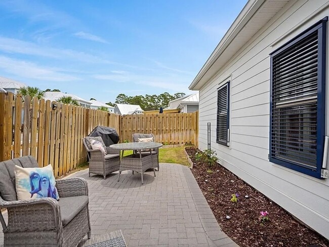 Building Photo - Gorgeous newer 2-Story, 4 bedroom Home in ...