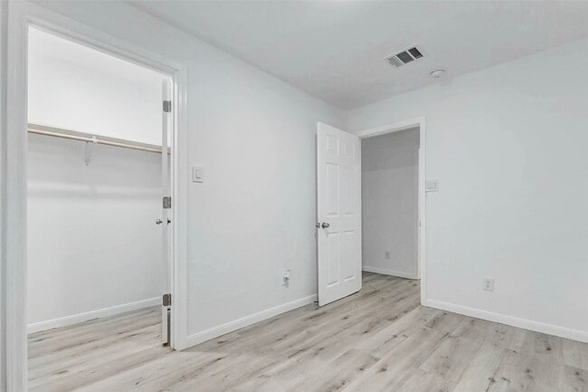 Building Photo - 408 Commanche Rd