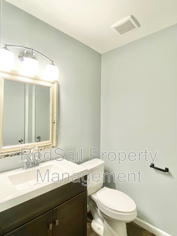 Building Photo - 1449 Longdale Dr