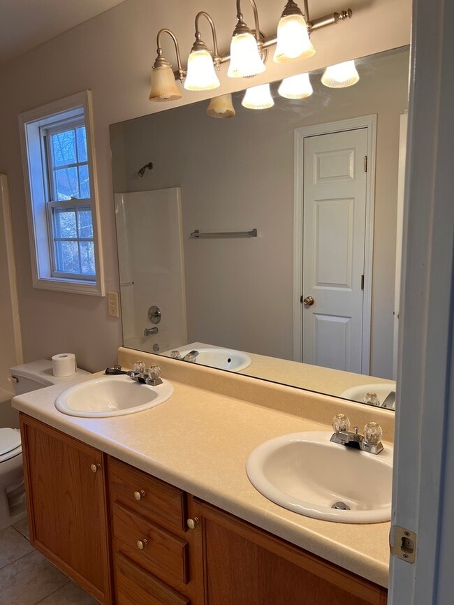 Building Photo - 9117 Belaire St