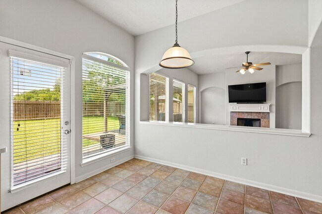 Building Photo - 4030 Chestnut Bend