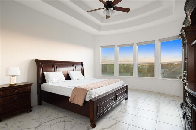 Building Photo - 913 Almeria Bend