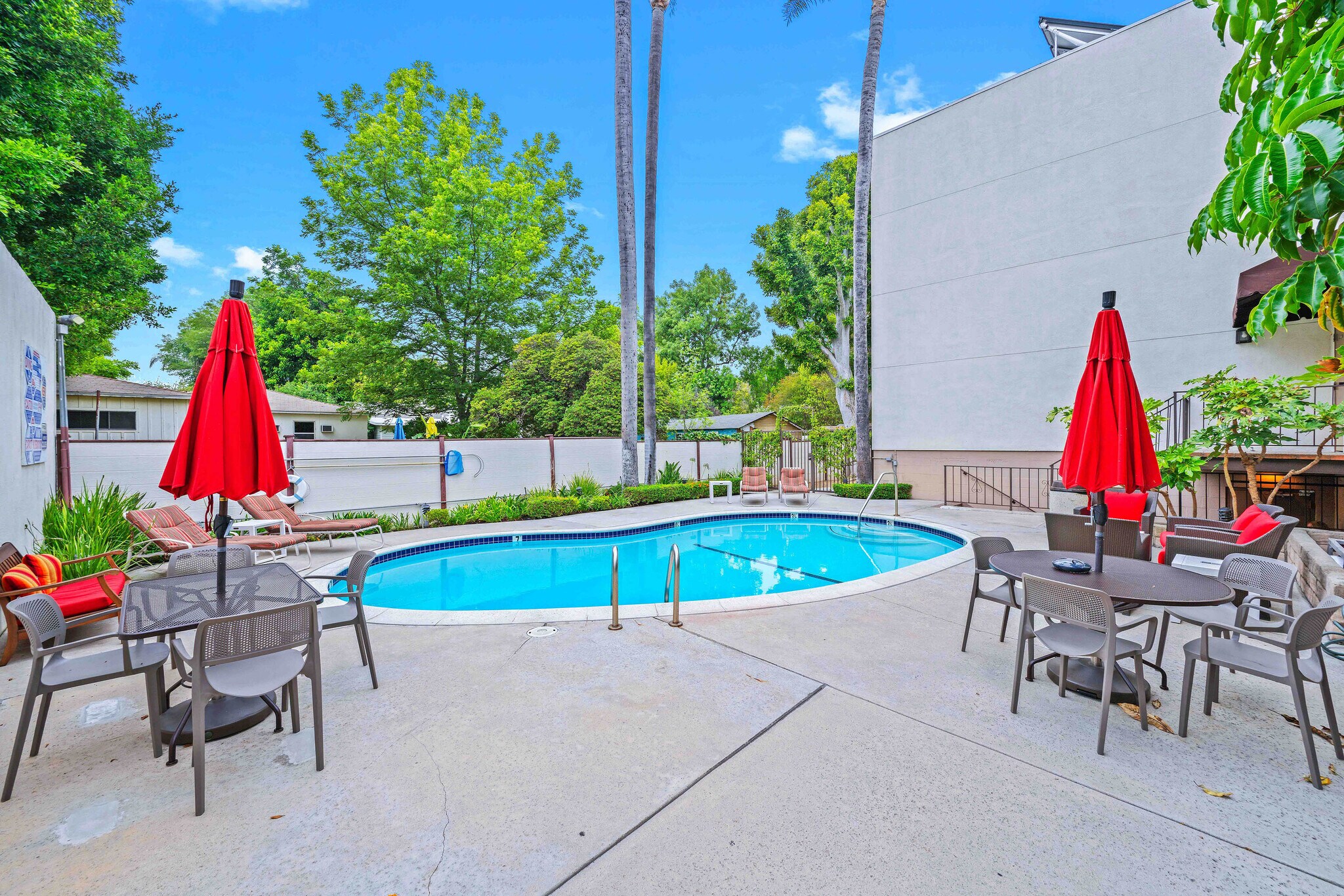 Swimming pool - 12801 Moorpark St