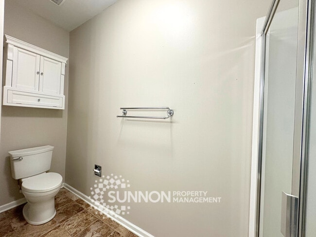 Building Photo - Charming 3-Bedroom Ranch with Sunroom & Wo...