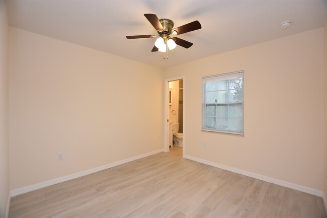 Building Photo - Completely Remodeled 3/2 Central Lakeland