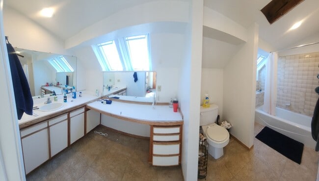 Building Photo - Bigger than average home in SLO! Lots of space!