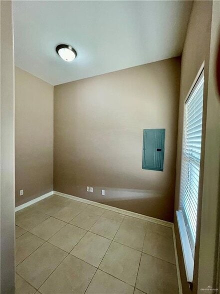 Building Photo - 3120 Regal Dr