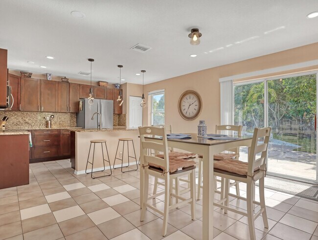 Building Photo - 1950 Wisteria St