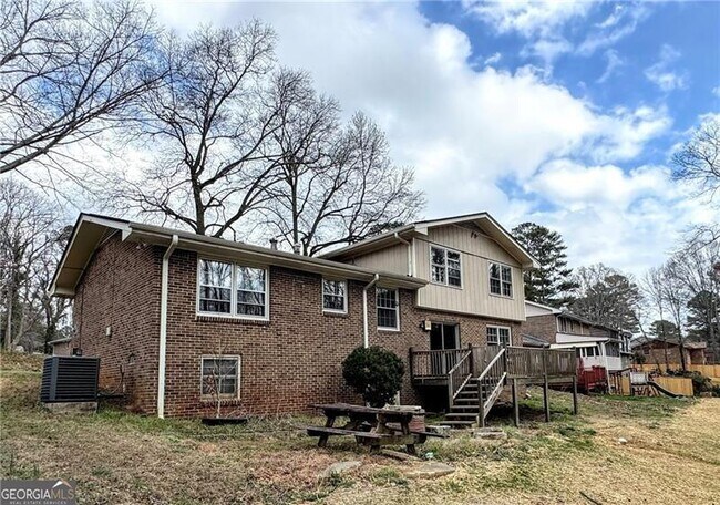 Building Photo - 4093 Hideaway Dr