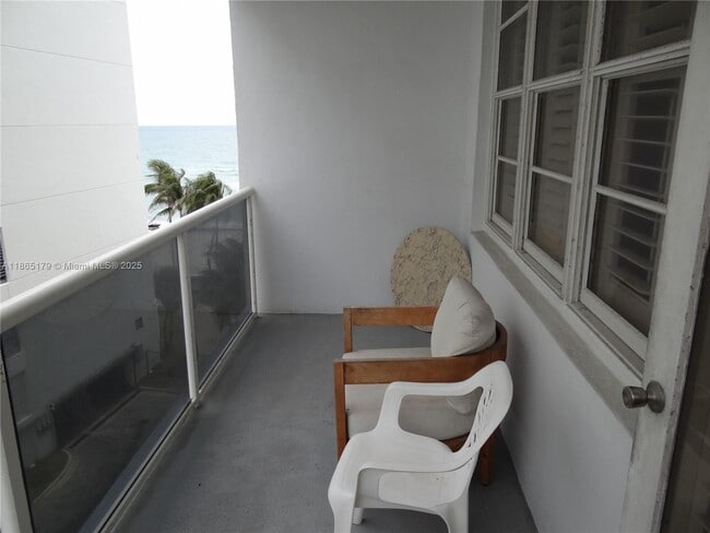 Building Photo - 3725 S Ocean Dr