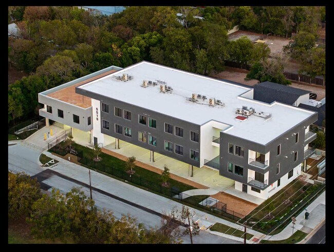Building Photo - 5515 Humming Bird Ln