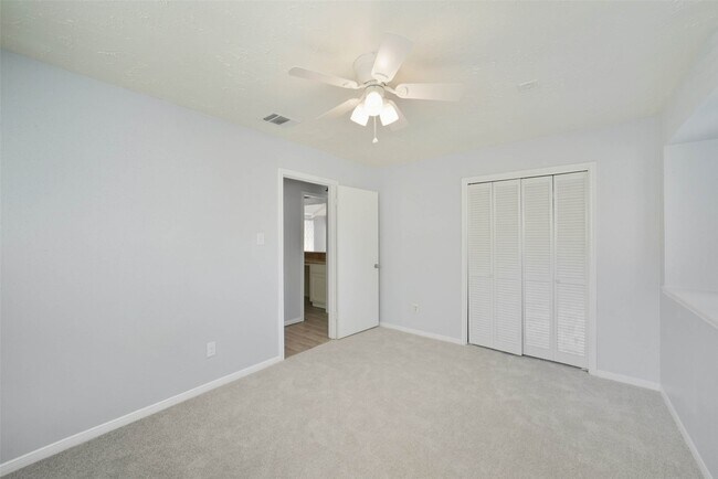 Building Photo - 21335 Park Mt Dr