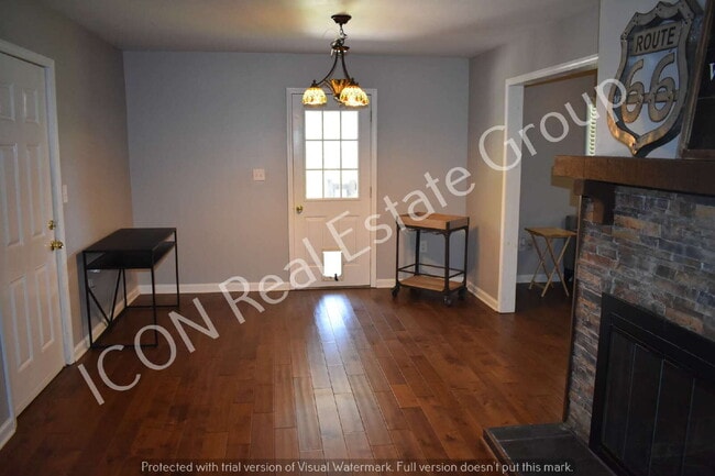 Building Photo - 1/1 home with detached garage