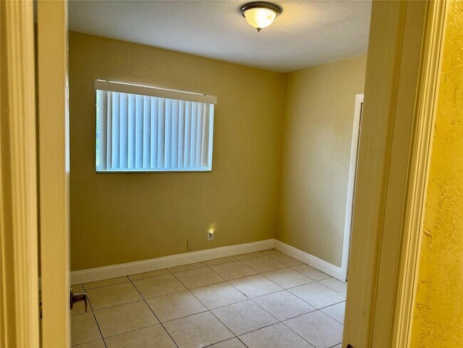 Building Photo - 6471 SW 27th Street