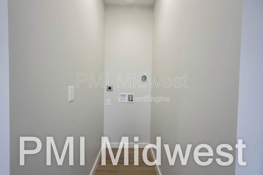 Building Photo - 2814 E Michigan St