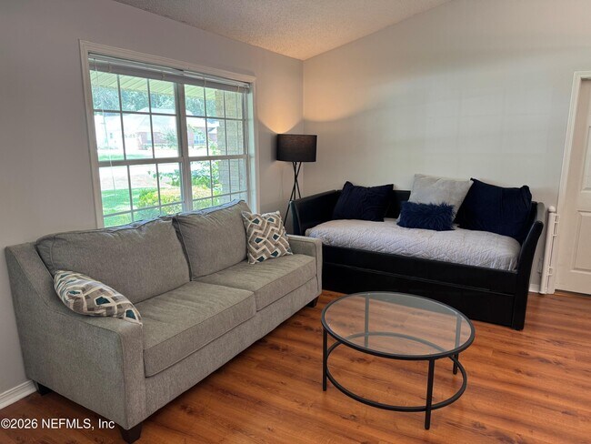 Building Photo - 1800 Castille Dr