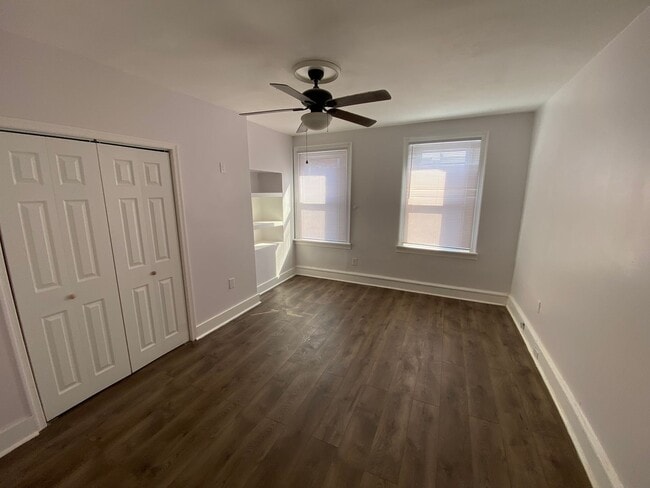 Building Photo - 1725 Monument St