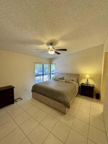 Building Photo - 5055 Oakhill Ln