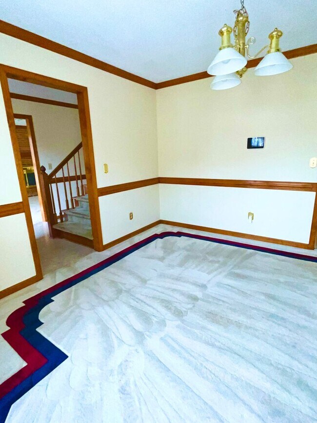 Building Photo - 3 Bedroom Home With Large Bonus Room!