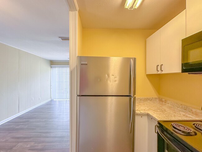 Building Photo - 2241 W Pensacola St