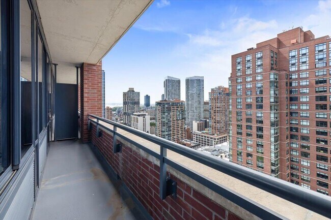 Building Photo - 389 Washington St