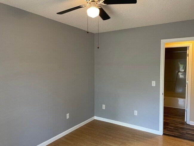 Building Photo - 1136 Longleaf Rd