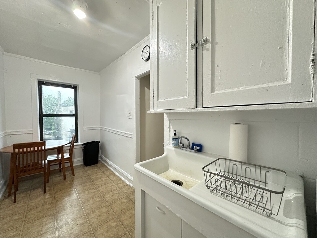 Building Photo - 3310 W Schubert Ave