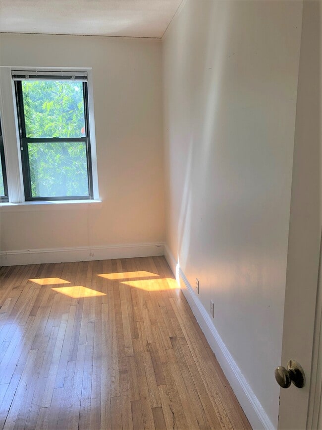 Building Photo - 145 Englewood Ave