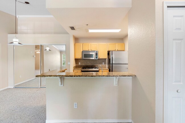 Building Photo - 3-Bed/2 Bath Gated Condo Fantastic Amenities!