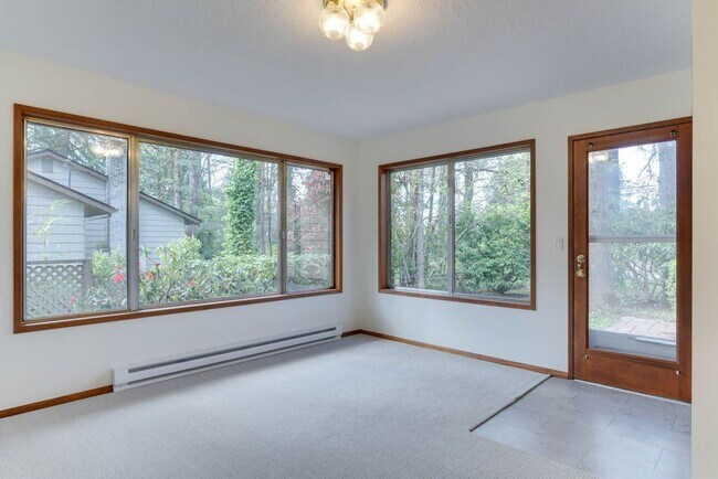 Building Photo - Terra Linda Home - 3 Bedrooms, 2 Baths, 1,...