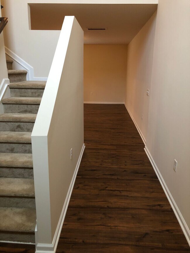 Building Photo - Excellent SW Durham Location Near Southpoint