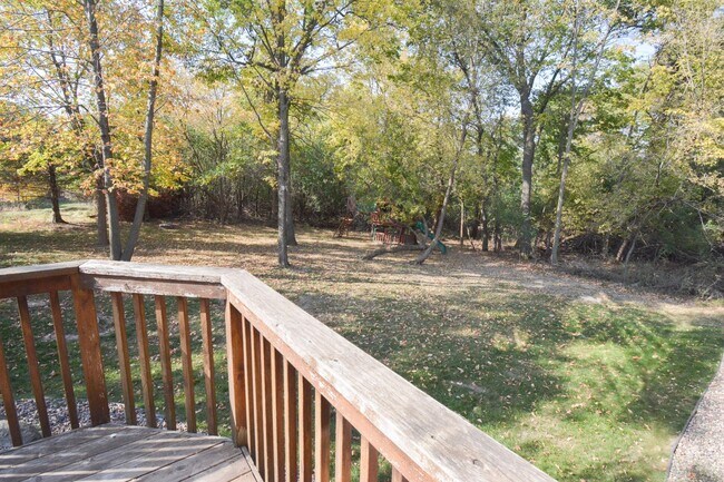 Building Photo - STUNNING 5 Bed 3.5 Bath Luxury Home!